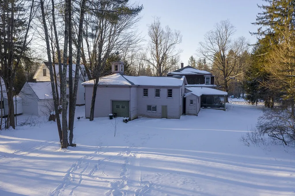 27 Pleasant Street Epping NH 03042