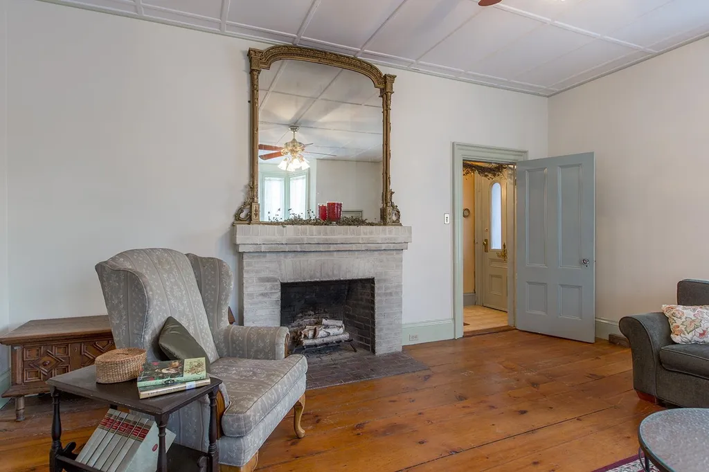27 Pleasant Street Epping NH 03042