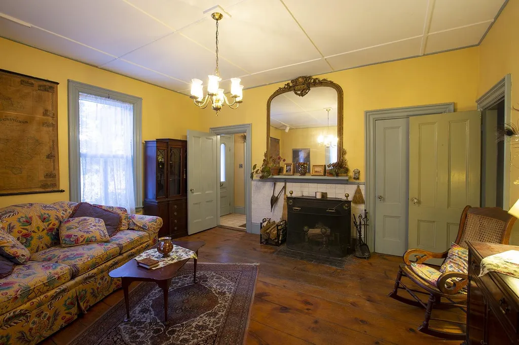 27 Pleasant Street Epping NH 03042