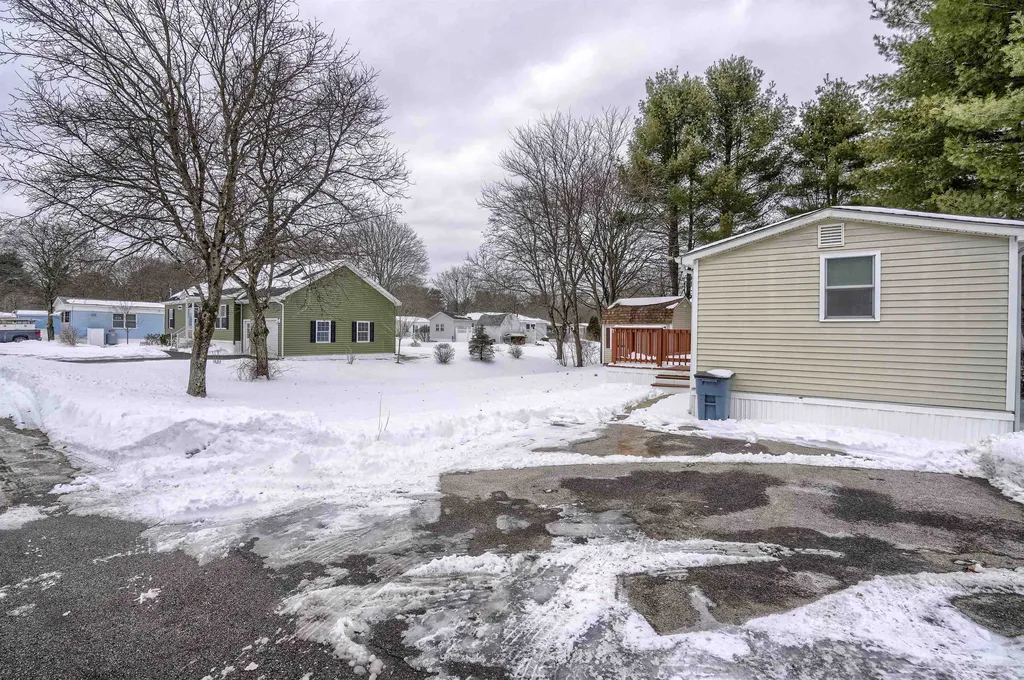 16 Skyview Drive Nashua NH 03062