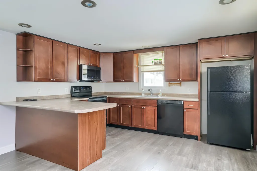 16 Skyview Drive Nashua NH 03062