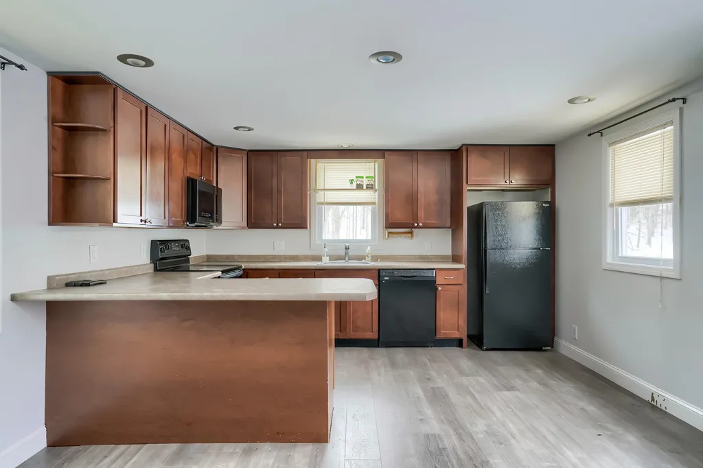 16 Skyview Drive Nashua NH 03062