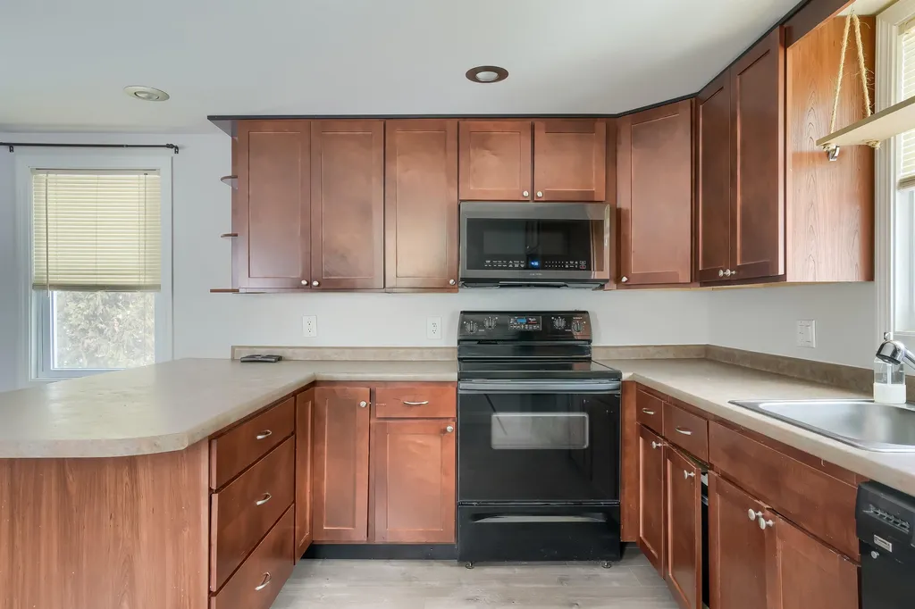 16 Skyview Drive Nashua NH 03062