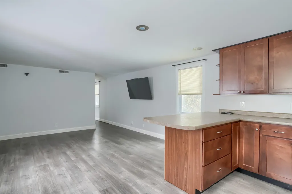 16 Skyview Drive Nashua NH 03062