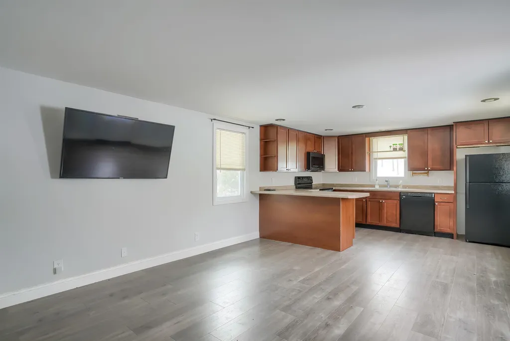 16 Skyview Drive Nashua NH 03062