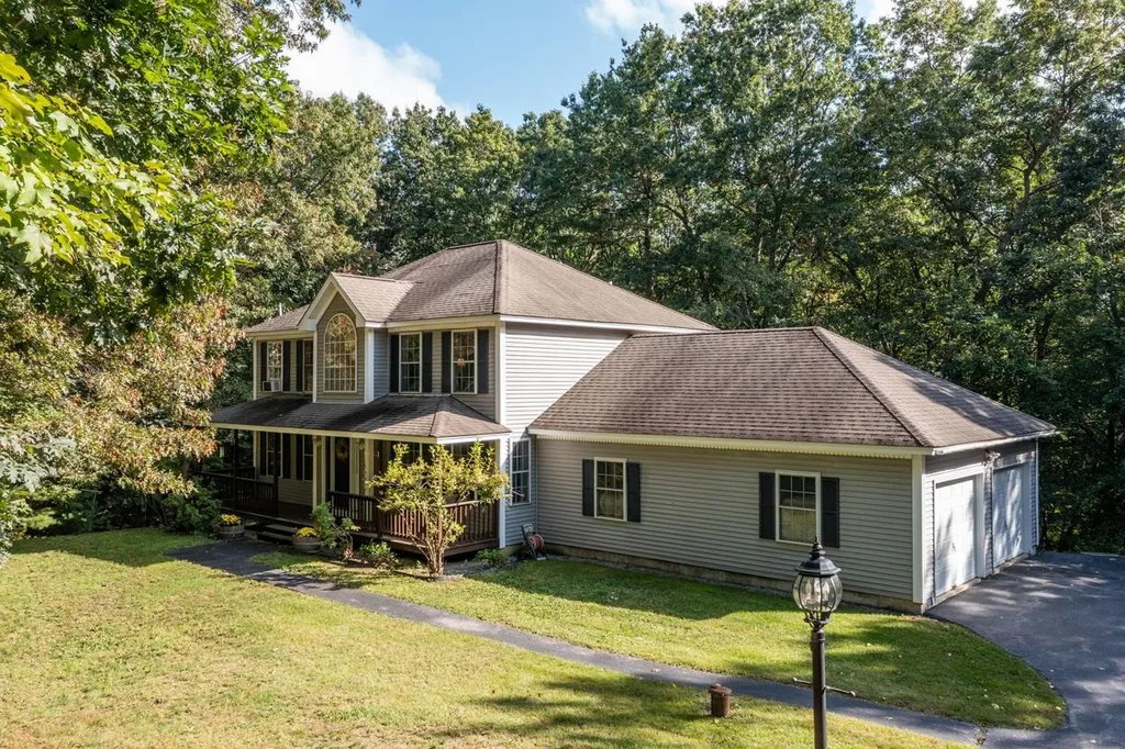 8 Fieldstone Drive Hooksett NH 03106