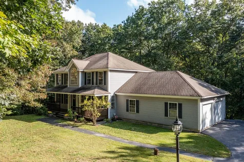 8 Fieldstone Drive Hooksett NH 03106