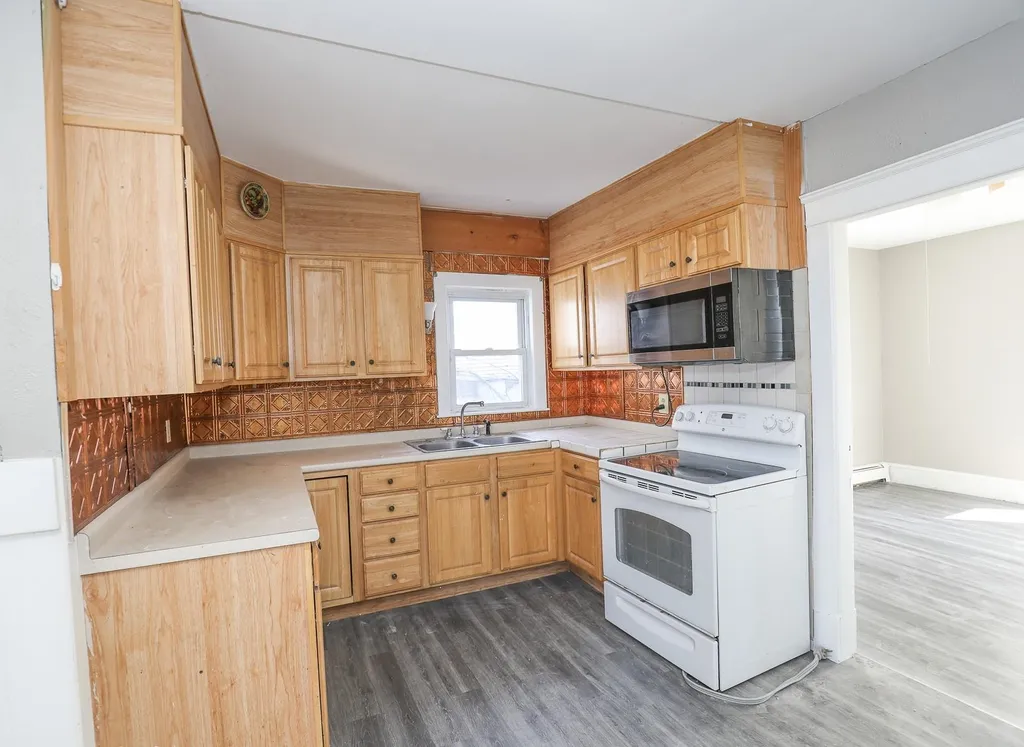 17 Balcom Street Nashua NH 03060