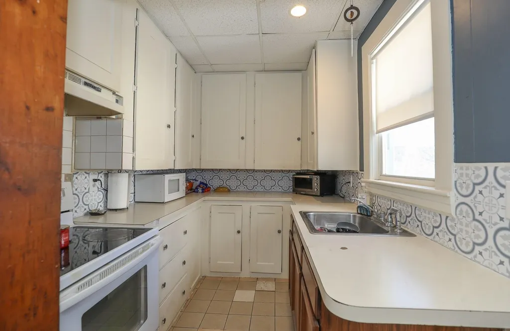 17 Balcom Street Nashua NH 03060