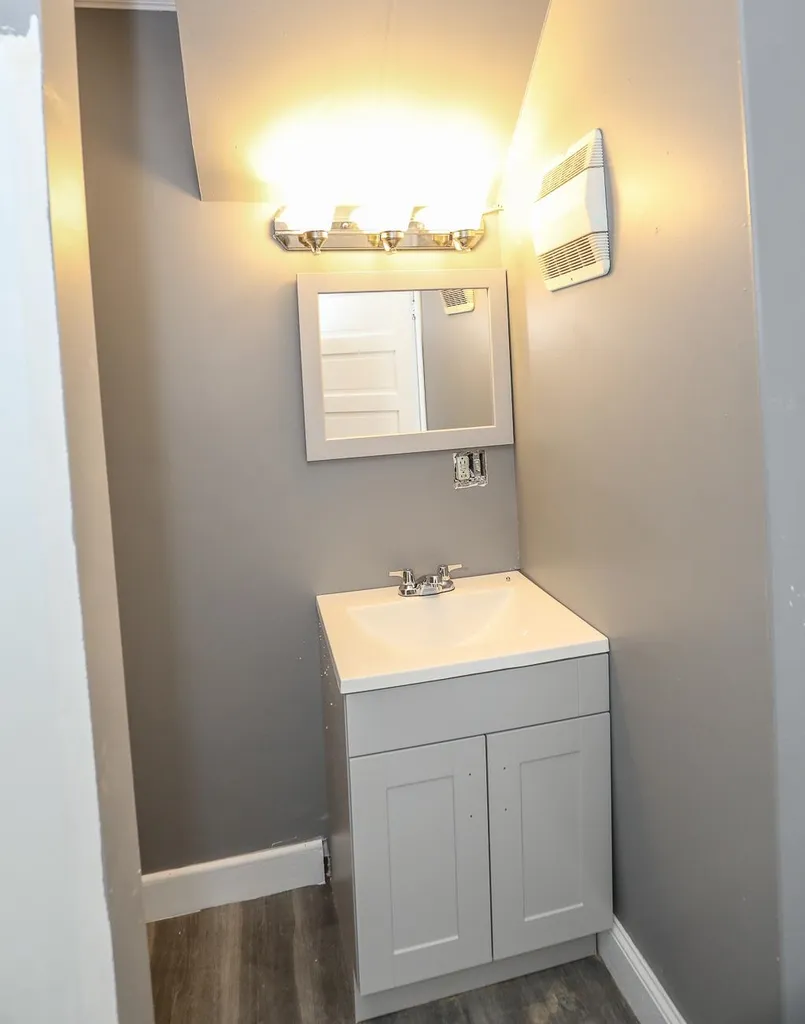 17 Balcom Street Nashua NH 03060