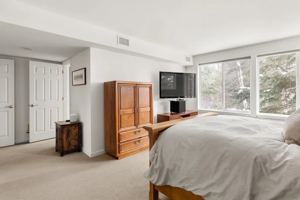 236 Songbird Road South Burlington VT 05403