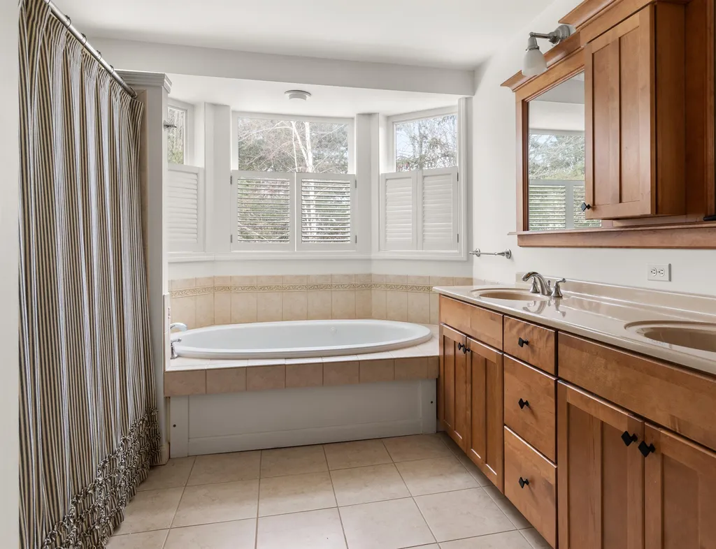 236 Songbird Road South Burlington VT 05403