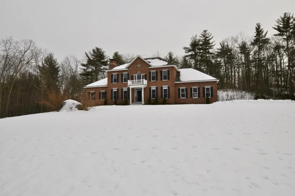 6 Golden Pond Lane Amherst NH 03031