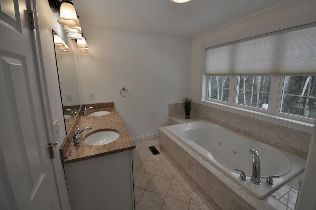 6 Golden Pond Lane Amherst NH 03031