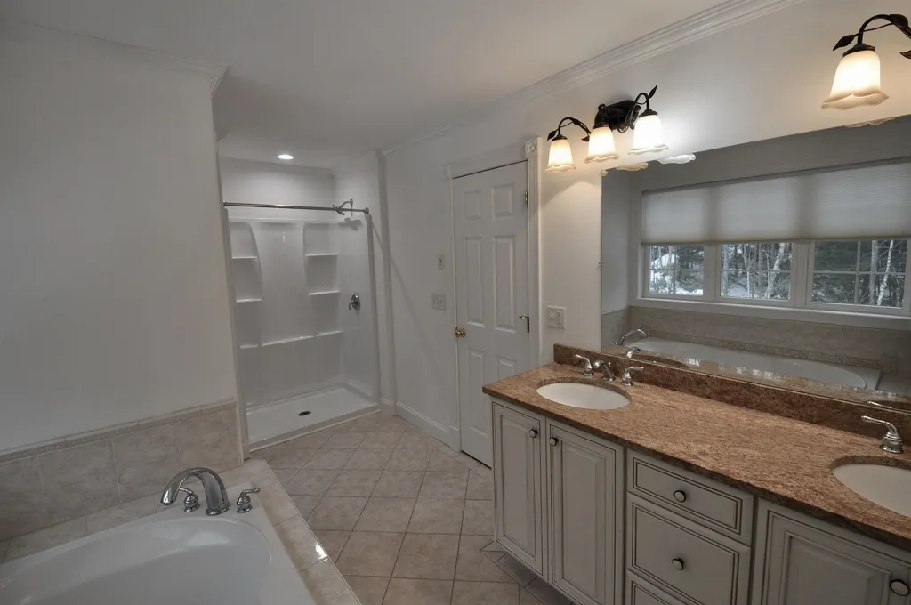 6 Golden Pond Lane Amherst NH 03031