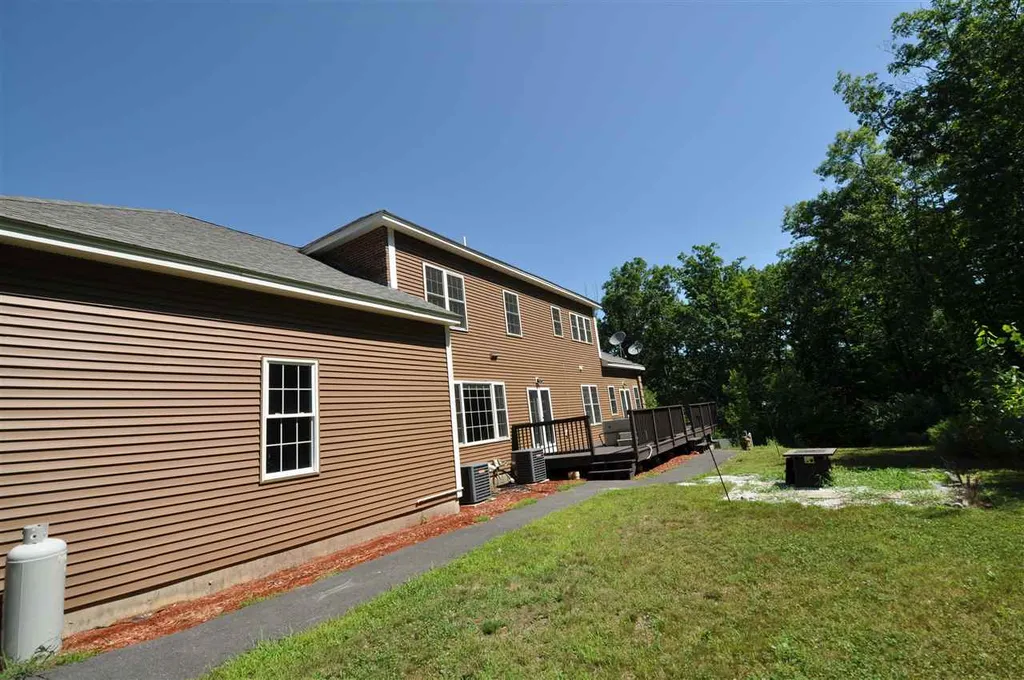 6 Golden Pond Lane Amherst NH 03031