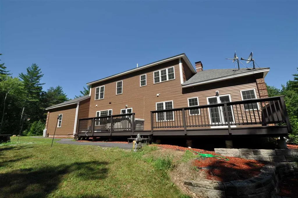6 Golden Pond Lane Amherst NH 03031