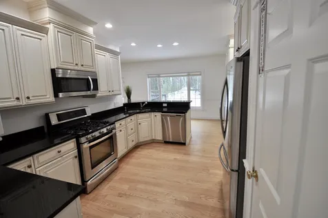 6 Golden Pond Lane Amherst NH 03031