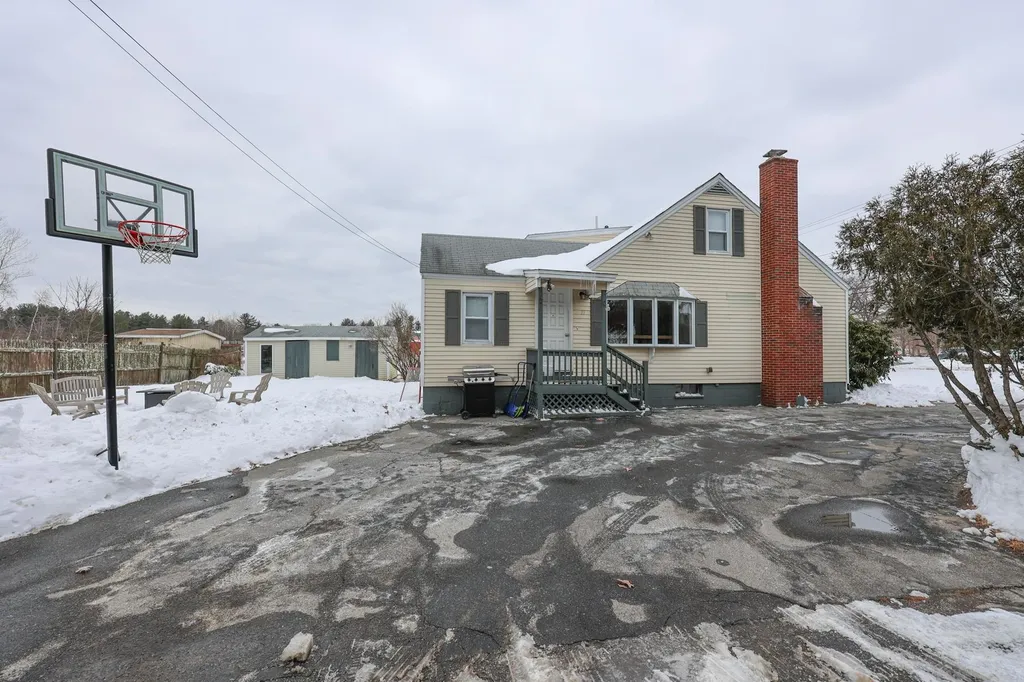 31 Lowell Road Salem NH 03079