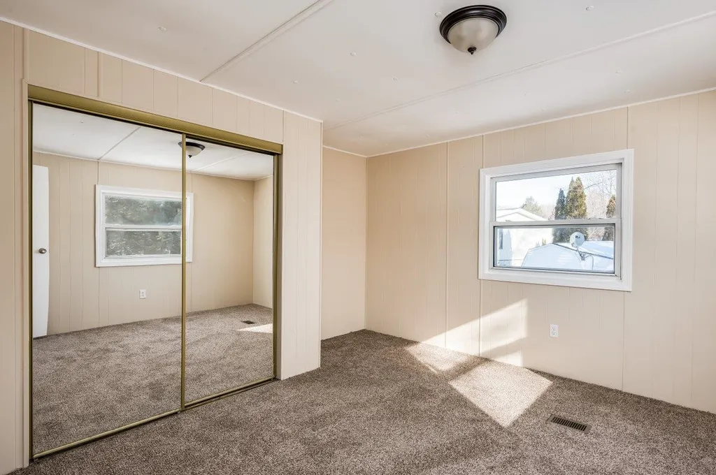19 South Dewberry Lane Rochester NH 03867