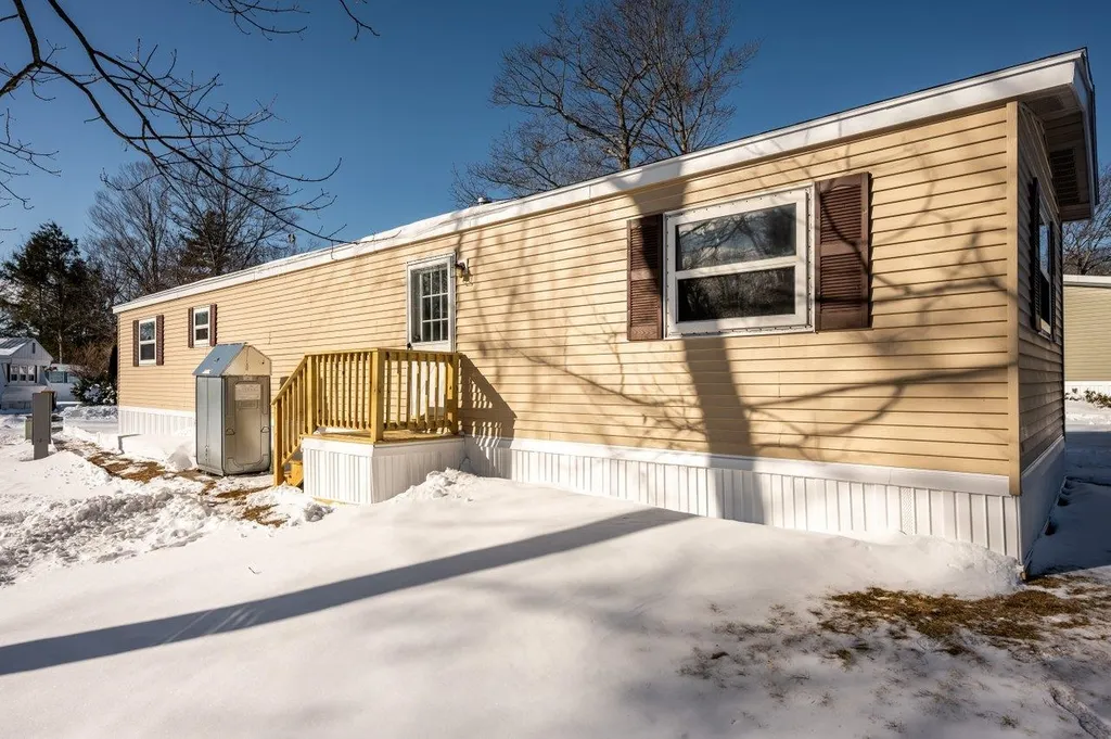 19 South Dewberry Lane Rochester NH 03867