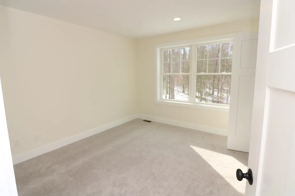 12 Overlook Drive Epping NH 03042