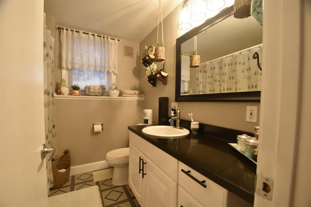 30 Roy Street Raymond NH 03077
