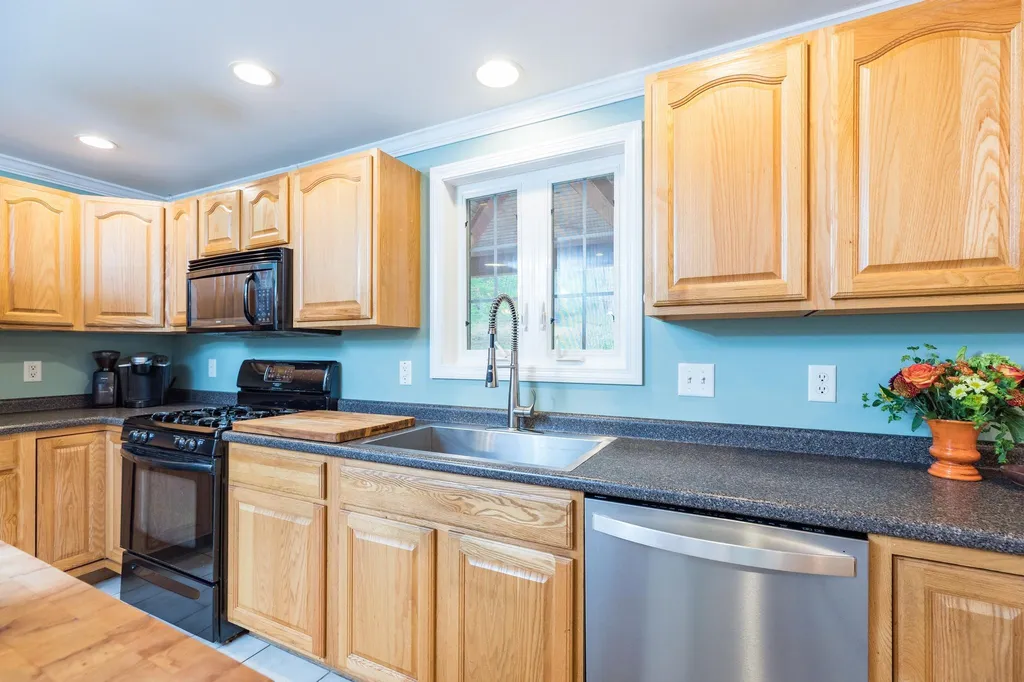 19 Beaulier Way Lebanon ME 04027