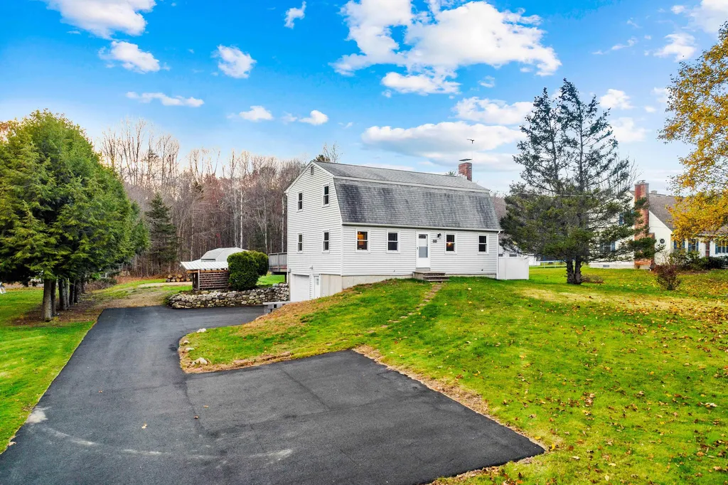 88 Scobie Pond Road Derry NH 03038