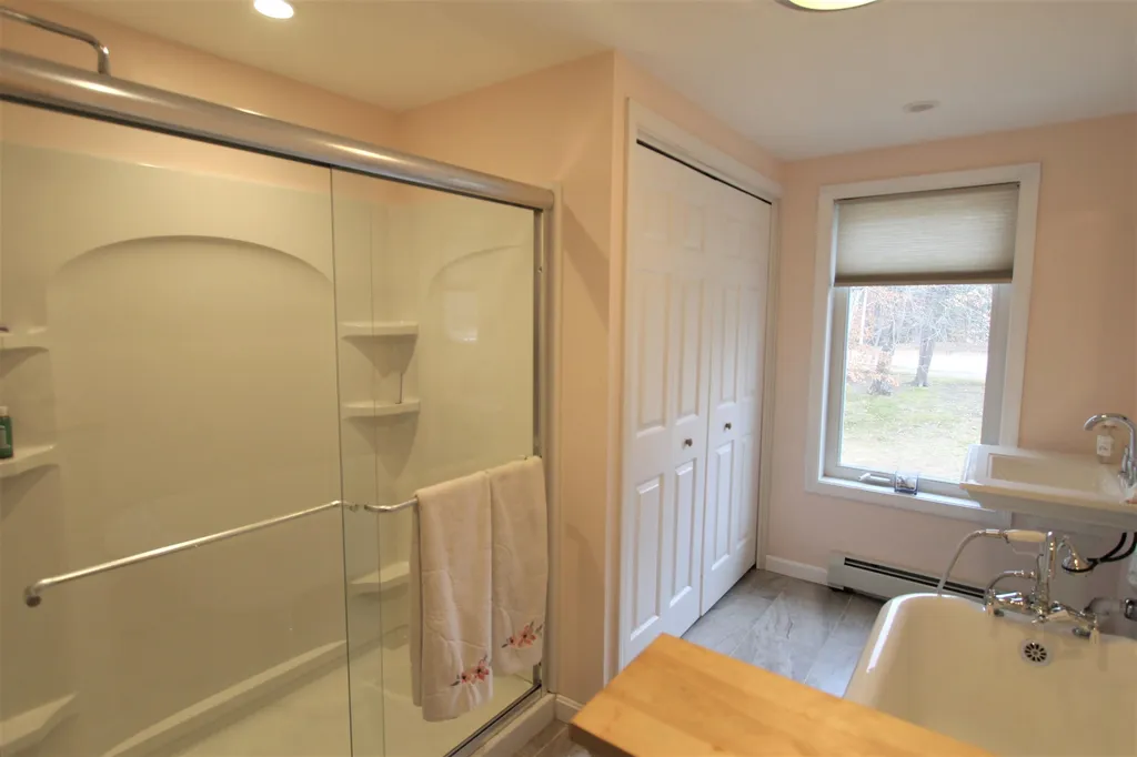 7 Phoenix Drive Kingston NH 03848
