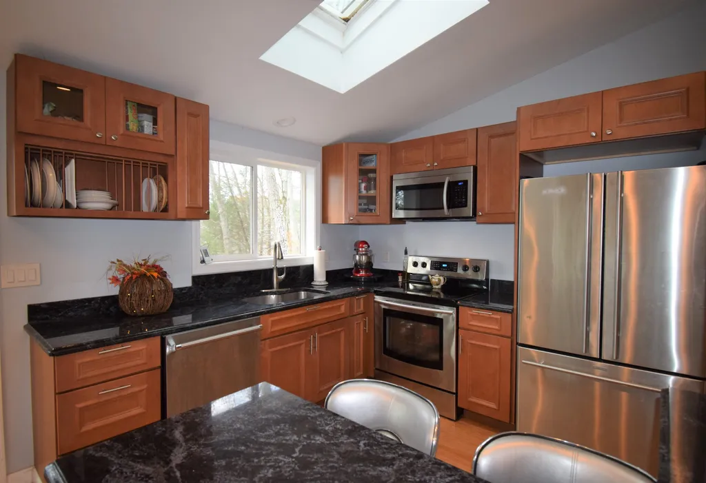 7 Phoenix Drive Kingston NH 03848