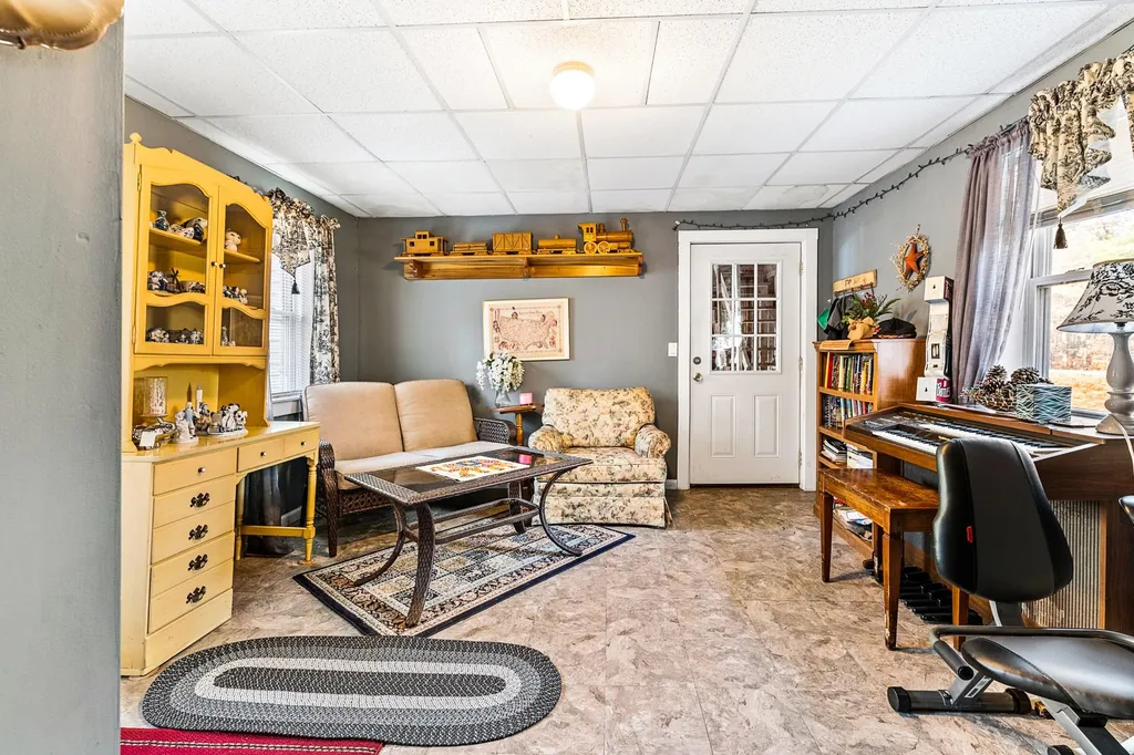 45 Farrell Loop Warner NH 03278