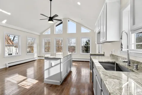 11 Lawrence Street Derry NH 03038