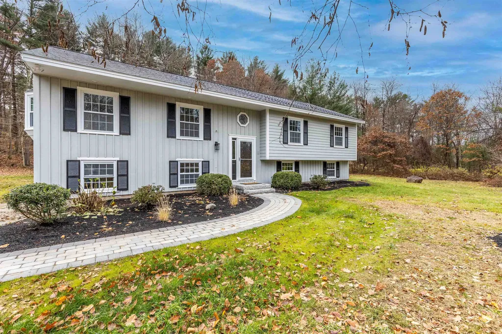 20 Cobbetts Pond Road Windham NH 03087