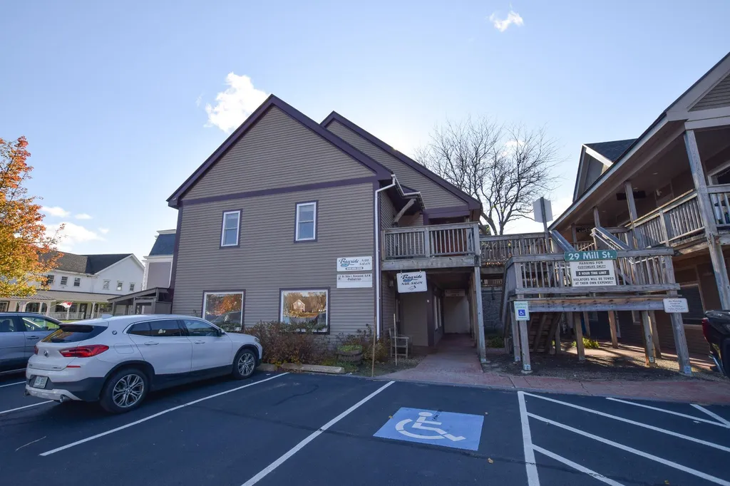 39 N Main Street Wolfeboro NH 03894