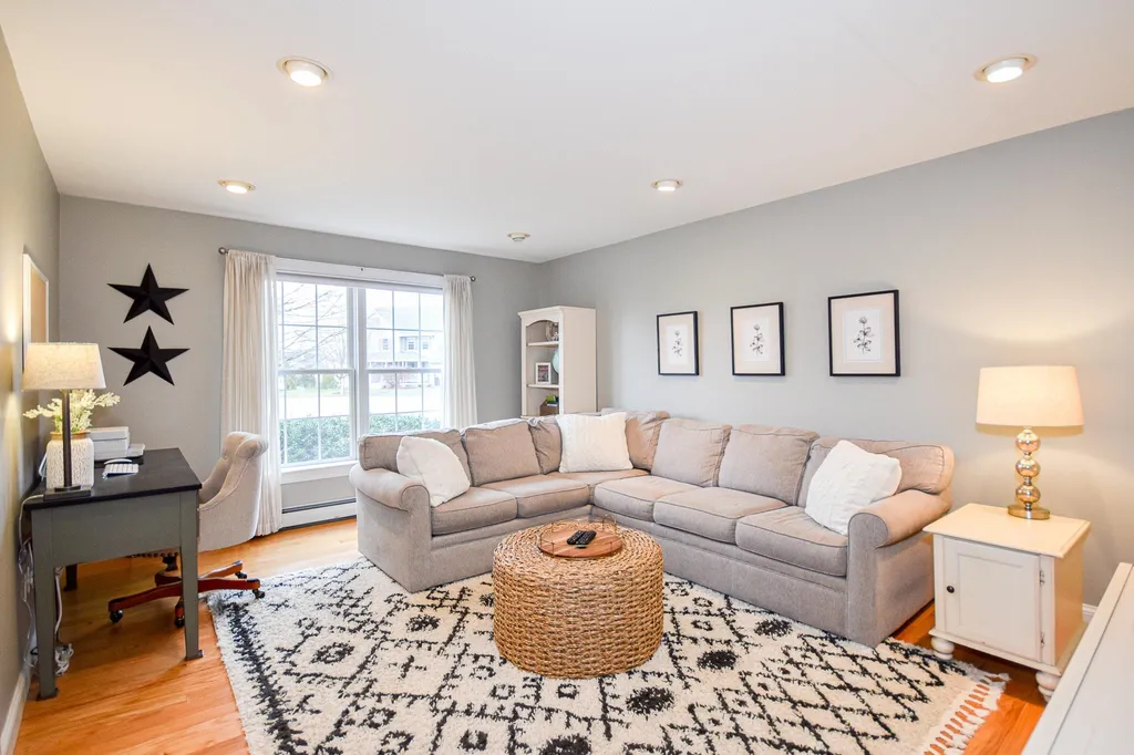 25 Benjamin Way Dover NH 03820