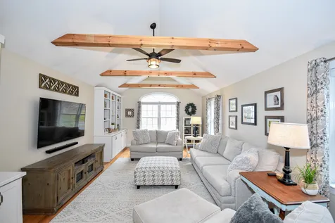 25 Benjamin Way Dover NH 03820