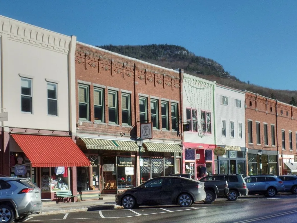 9 Cottage Park Bristol VT 05443