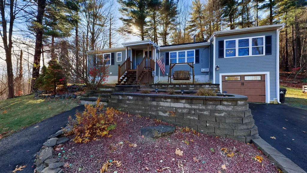 89 Barretts Hill Road Hudson NH 03051