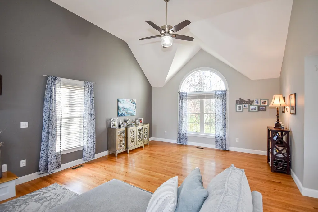 93 Tolend Road Barrington NH 03825