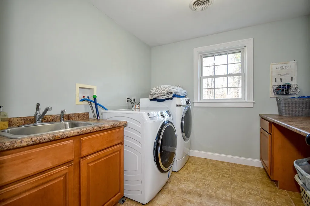 93 Tolend Road Barrington NH 03825