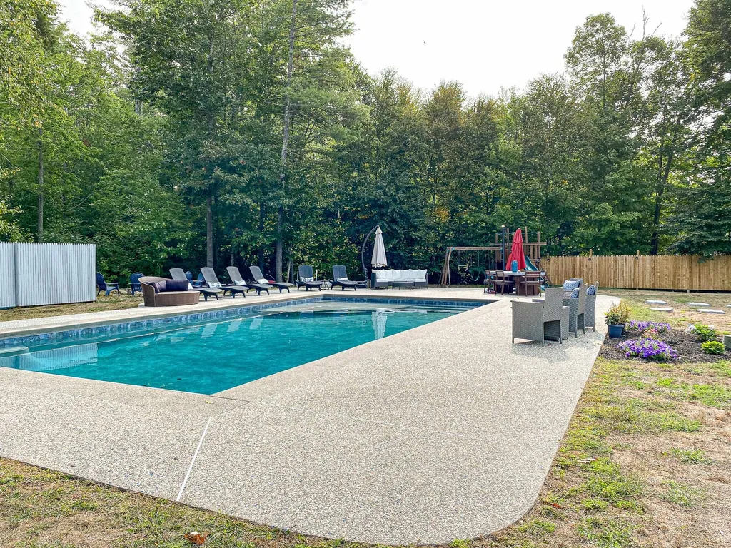 93 Tolend Road Barrington NH 03825