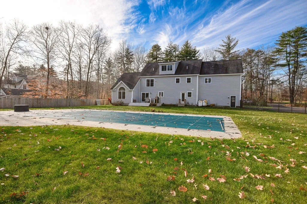 93 Tolend Road Barrington NH 03825