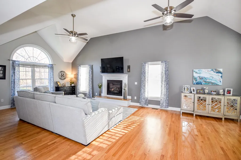 93 Tolend Road Barrington NH 03825