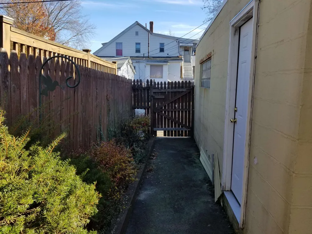 203 Alsace Street Manchester NH 03102