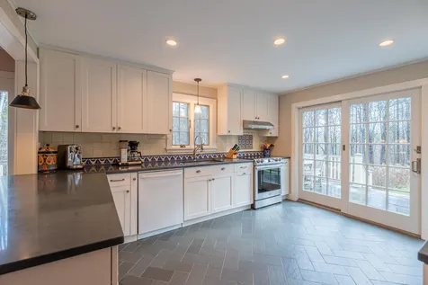 313 Mcnamara Road Dorset VT 05251