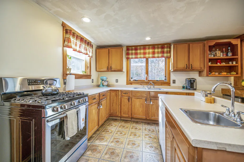 251 Pinnacle Hill Road New Hampton NH 03256