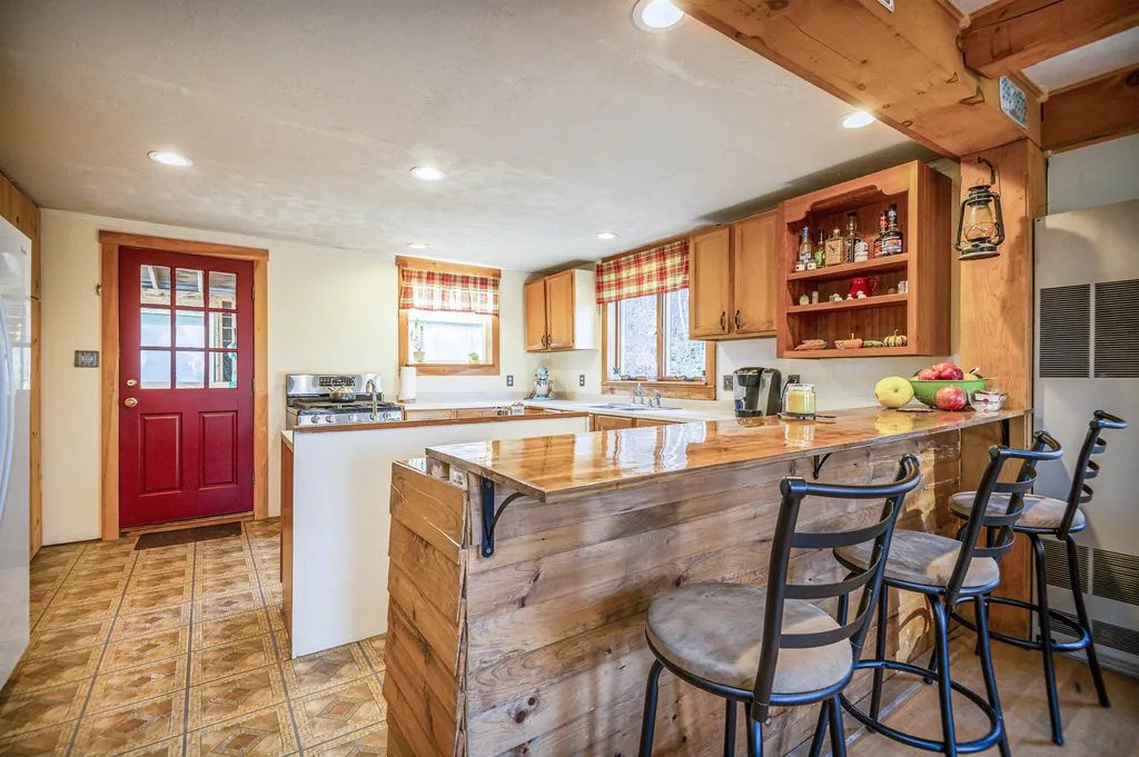 251 Pinnacle Hill Road New Hampton NH 03256