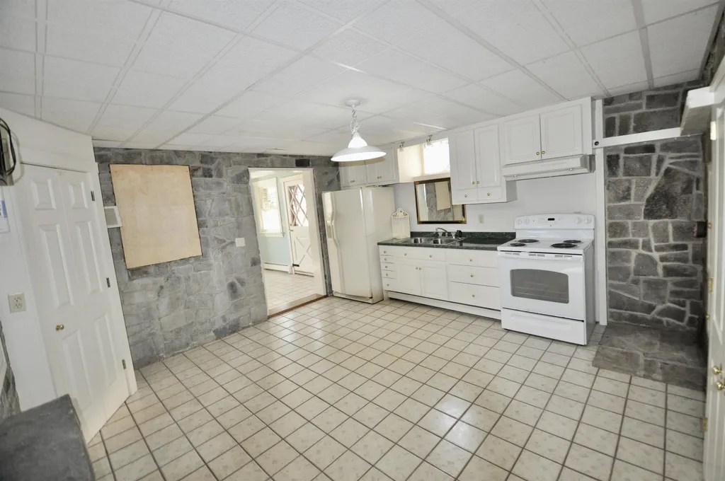 34 Ball Hill Road Milford NH 03055-3407