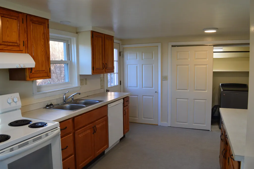 33 Oak Street Keene NH 03431
